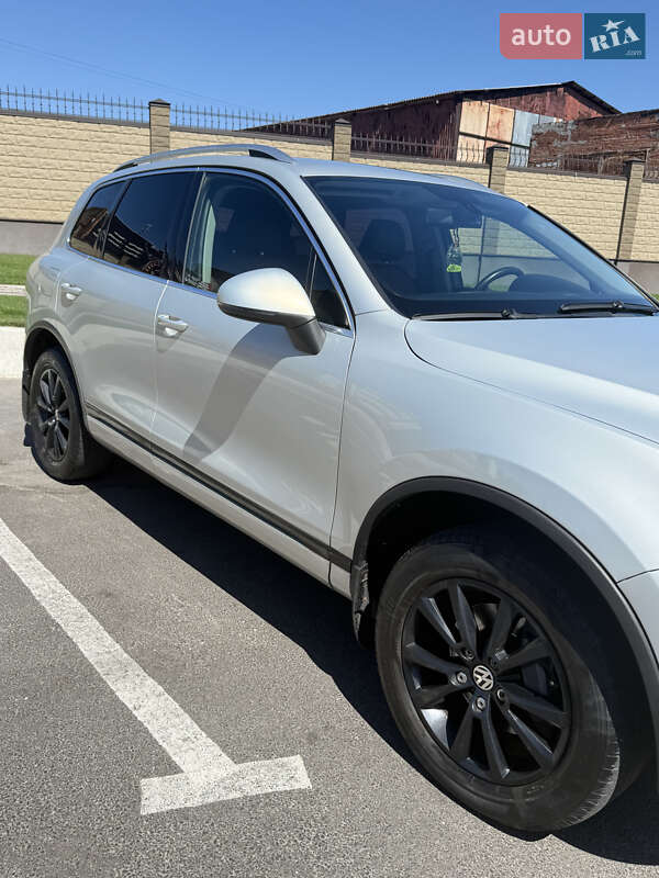 Внедорожник / Кроссовер Volkswagen Touareg 2013 в Запорожье