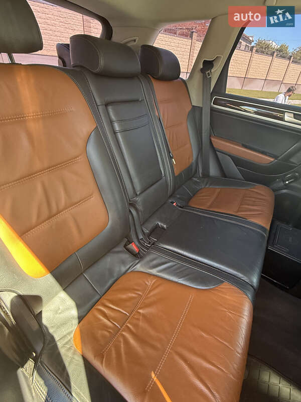 Внедорожник / Кроссовер Volkswagen Touareg 2013 в Запорожье