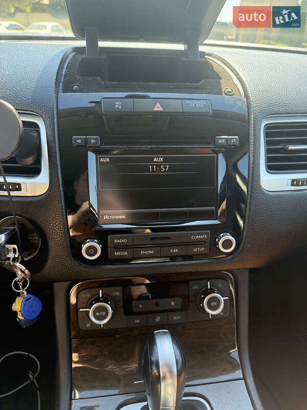 Внедорожник / Кроссовер Volkswagen Touareg 2013 в Запорожье