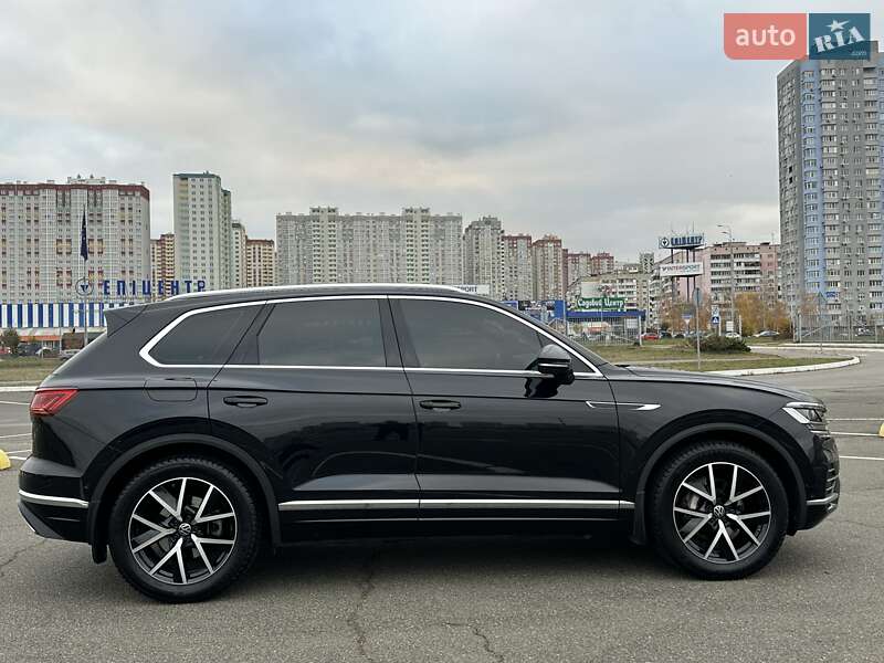 Внедорожник / Кроссовер Volkswagen Touareg 2021 в Киеве