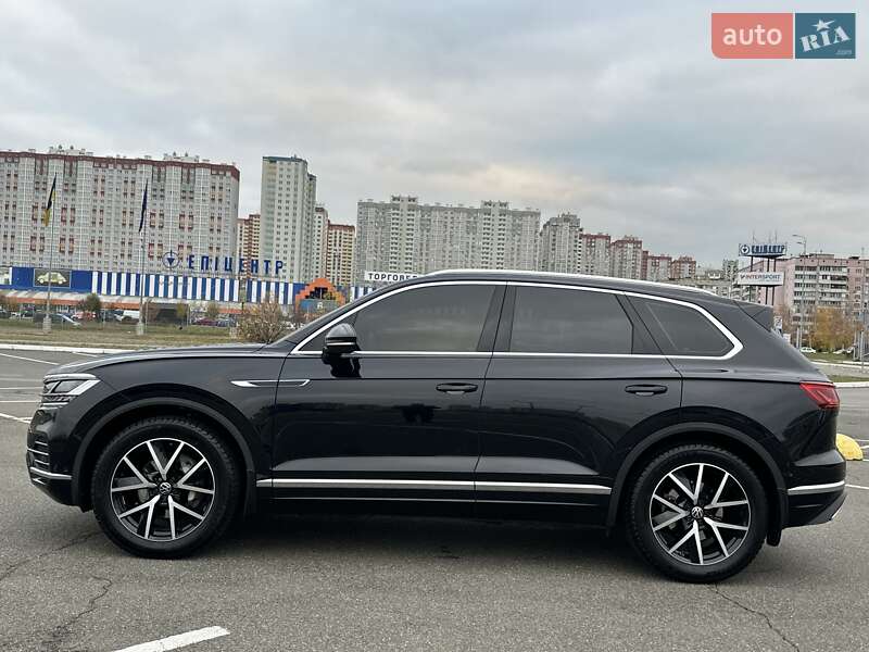 Внедорожник / Кроссовер Volkswagen Touareg 2021 в Киеве