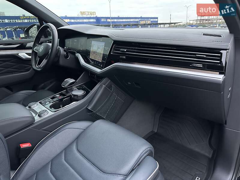 Внедорожник / Кроссовер Volkswagen Touareg 2021 в Киеве