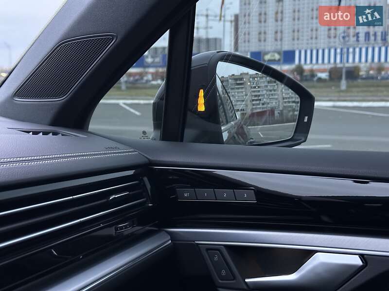 Внедорожник / Кроссовер Volkswagen Touareg 2021 в Киеве