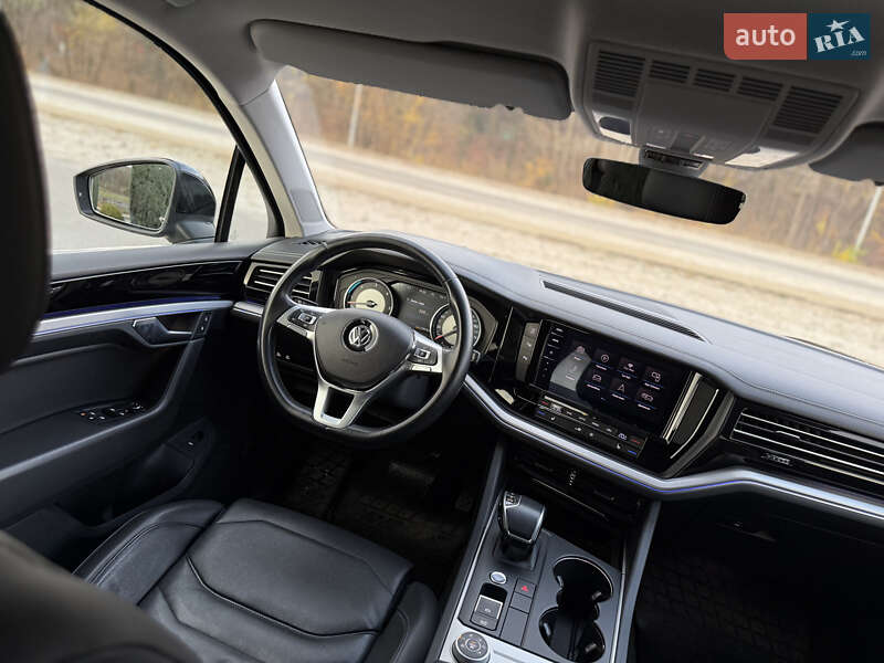 Внедорожник / Кроссовер Volkswagen Touareg 2018 в Днепре фото 18 Внедорожник / Кроссовер Volkswagen Touareg 2018 в Днепре