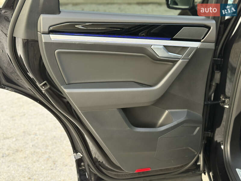 Внедорожник / Кроссовер Volkswagen Touareg 2018 в Днепре фото 23 Внедорожник / Кроссовер Volkswagen Touareg 2018 в Днепре
