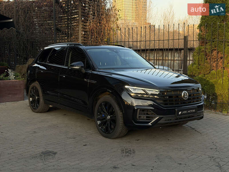 Внедорожник / Кроссовер Volkswagen Touareg 2020 в Киеве
