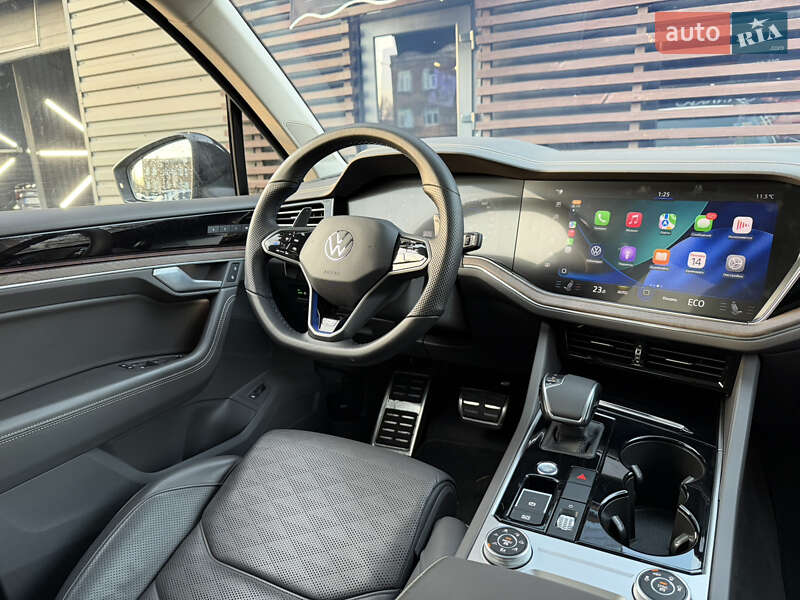 Внедорожник / Кроссовер Volkswagen Touareg 2020 в Киеве