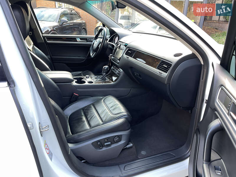 Позашляховик / Кросовер Volkswagen Touareg 2013 в Києві фото 20 Позашляховик / Кросовер Volkswagen Touareg 2013 в Києві