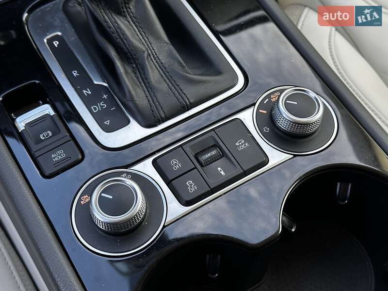 Внедорожник / Кроссовер Volkswagen Touareg 2014 в Львове