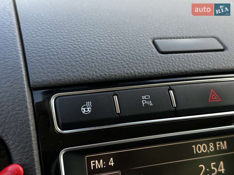 Внедорожник / Кроссовер Volkswagen Touareg 2014 в Львове