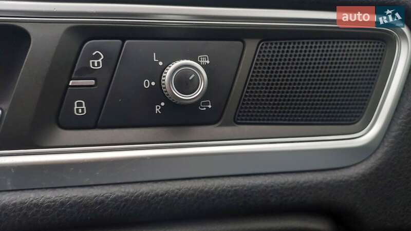 Внедорожник / Кроссовер Volkswagen Touareg 2015 в Киеве фото 19 Внедорожник / Кроссовер Volkswagen Touareg 2015 в Киеве