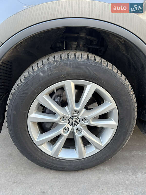 Внедорожник / Кроссовер Volkswagen Touareg 2017 в Глобине