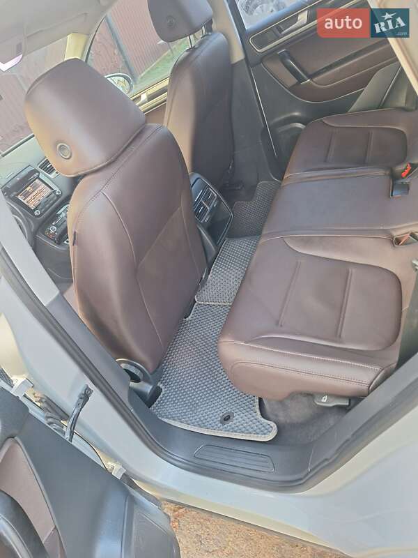 Внедорожник / Кроссовер Volkswagen Touareg 2012 в Конотопе