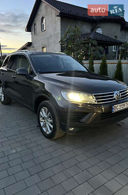 Внедорожник / Кроссовер Volkswagen Touareg 2015 в Стрые