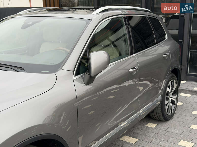 Внедорожник / Кроссовер Volkswagen Touareg 2015 в Ужгороде