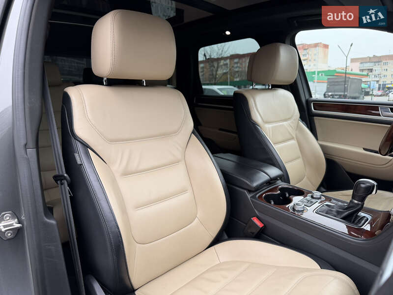 Внедорожник / Кроссовер Volkswagen Touareg 2015 в Ужгороде