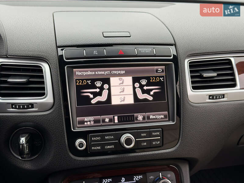 Внедорожник / Кроссовер Volkswagen Touareg 2015 в Ужгороде