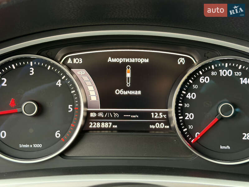 Внедорожник / Кроссовер Volkswagen Touareg 2015 в Ужгороде