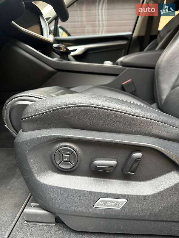 Внедорожник / Кроссовер Volkswagen Touareg 2019 в Миргороде