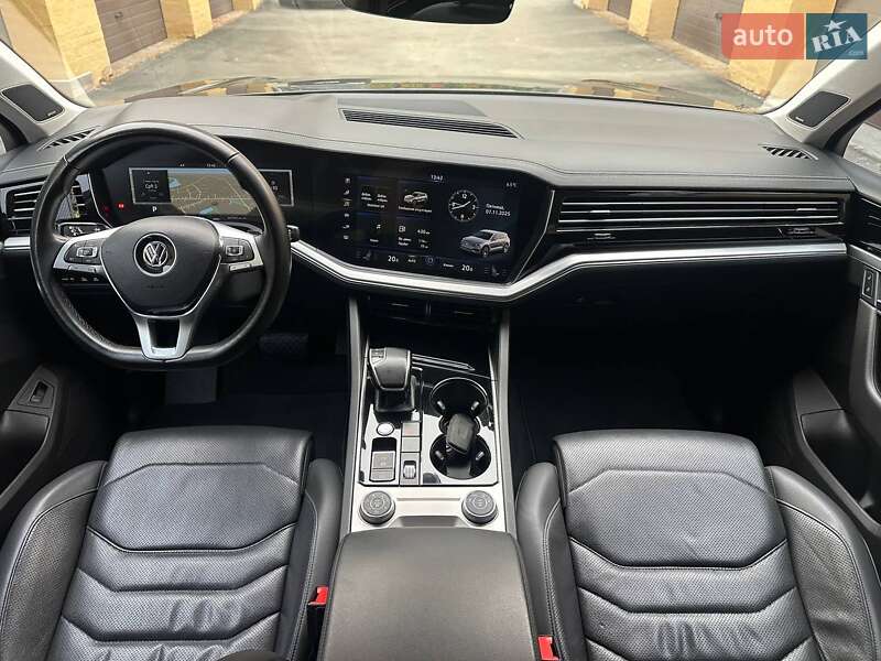Внедорожник / Кроссовер Volkswagen Touareg 2019 в Миргороде