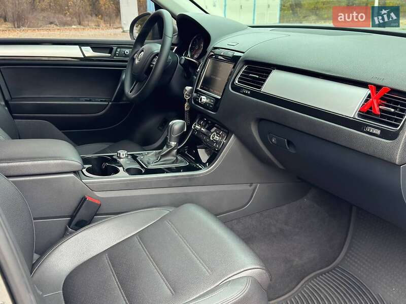 Внедорожник / Кроссовер Volkswagen Touareg 2012 в Запорожье