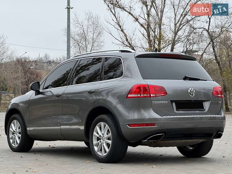 Внедорожник / Кроссовер Volkswagen Touareg 2012 в Запорожье