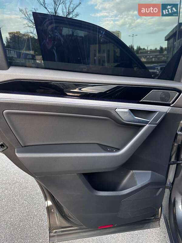Внедорожник / Кроссовер Volkswagen Touareg 2019 в Киеве фото 16 Внедорожник / Кроссовер Volkswagen Touareg 2019 в Киеве