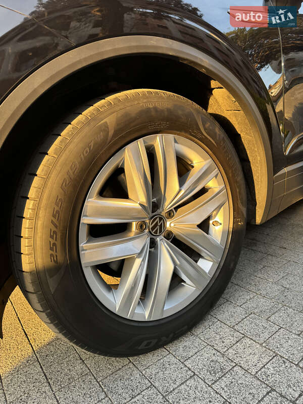 Внедорожник / Кроссовер Volkswagen Touareg 2020 в Киеве