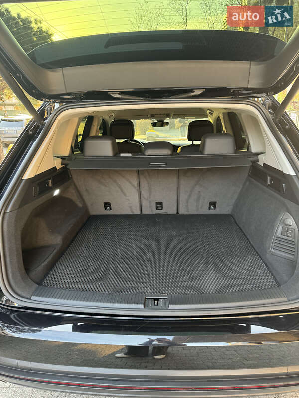 Внедорожник / Кроссовер Volkswagen Touareg 2020 в Киеве
