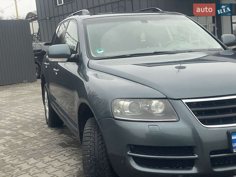 Внедорожник / Кроссовер Volkswagen Touareg 2005 в Черновцах