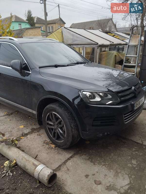 Внедорожник / Кроссовер Volkswagen Touareg 2014 в Новых Петровцах