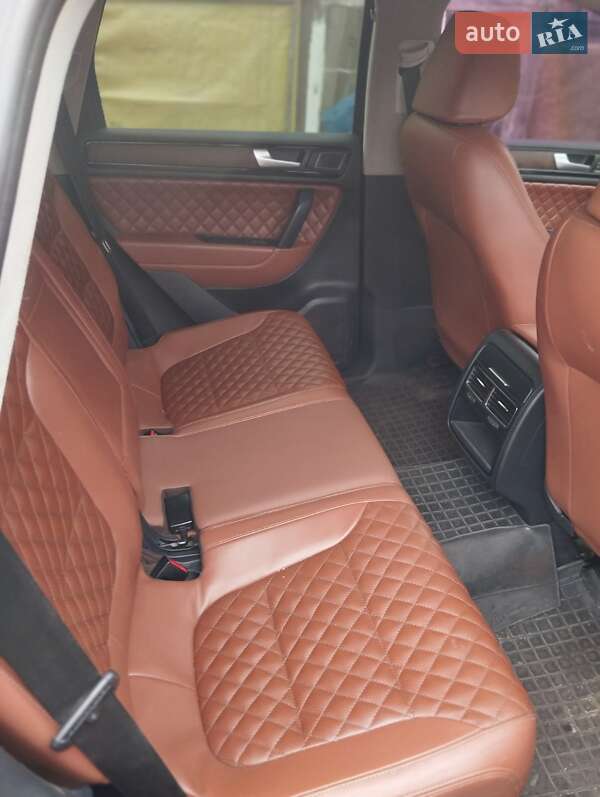 Внедорожник / Кроссовер Volkswagen Touareg 2014 в Новых Петровцах