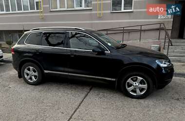 Позашляховик / Кросовер Volkswagen Touareg 2011 в Сумах