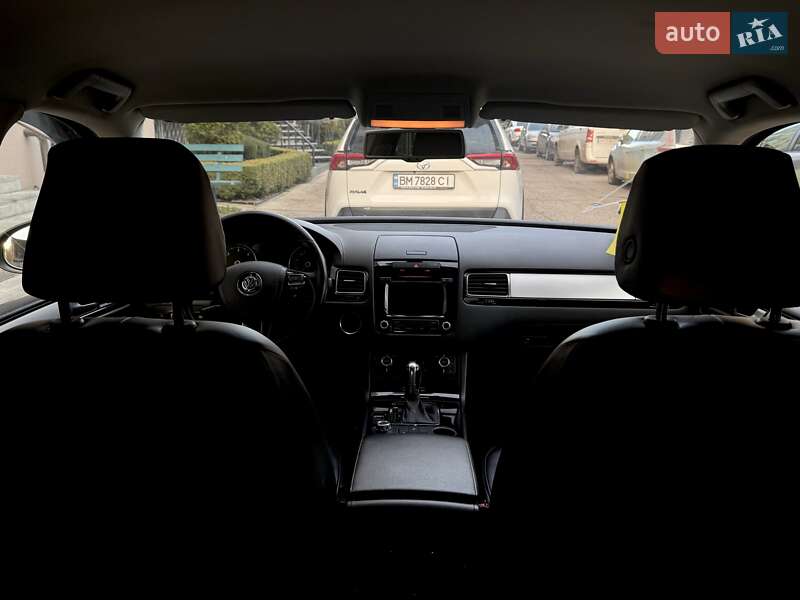 Внедорожник / Кроссовер Volkswagen Touareg 2011 в Сумах