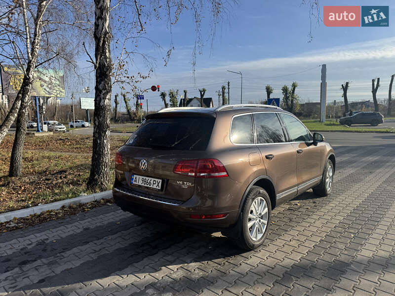Внедорожник / Кроссовер Volkswagen Touareg 2013 в Вишневом