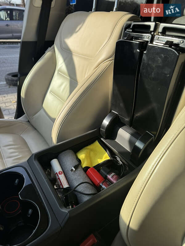 Внедорожник / Кроссовер Volkswagen Touareg 2013 в Вишневом