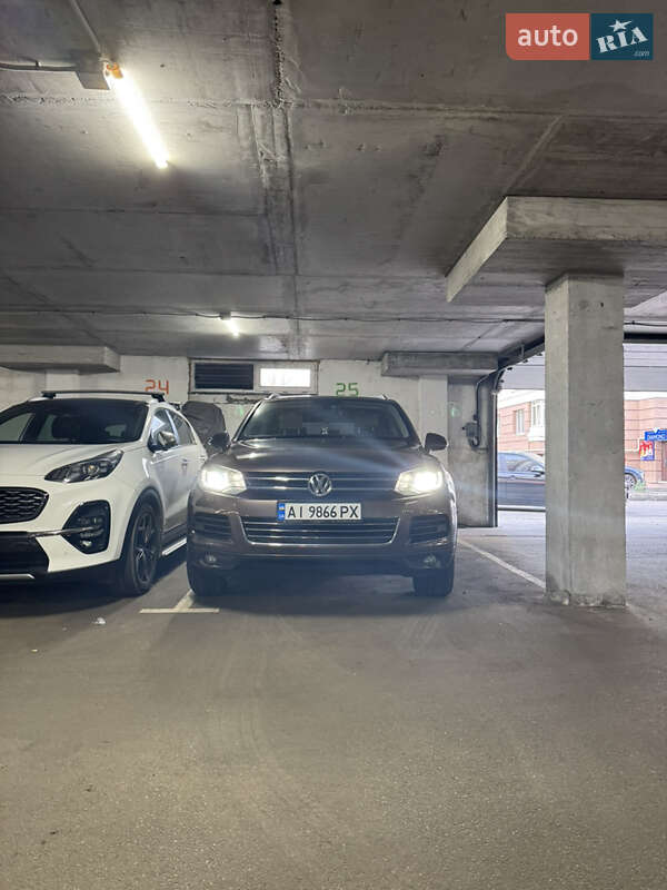 Внедорожник / Кроссовер Volkswagen Touareg 2013 в Вишневом