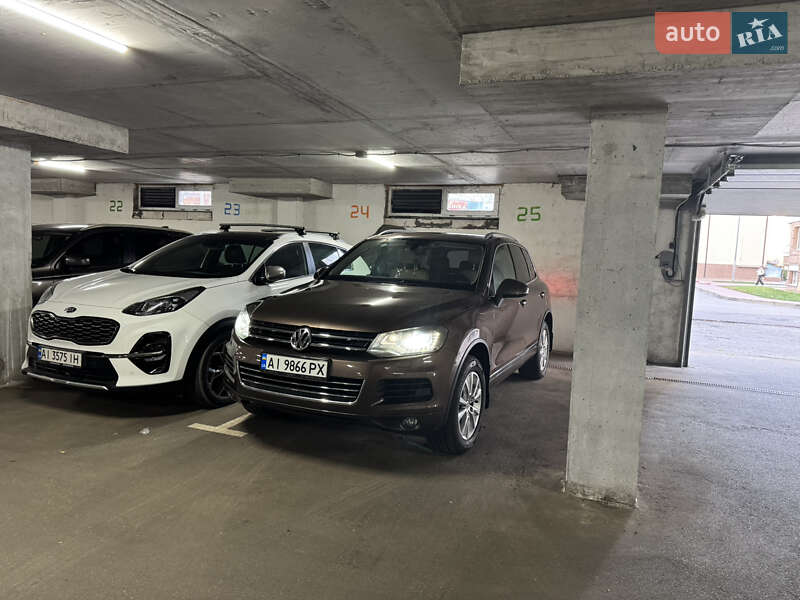 Внедорожник / Кроссовер Volkswagen Touareg 2013 в Вишневом