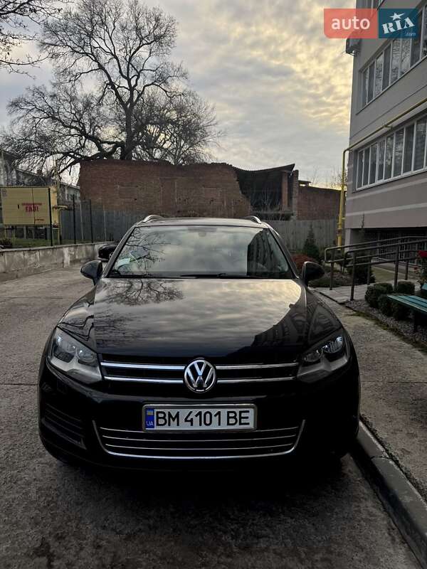 Внедорожник / Кроссовер Volkswagen Touareg 2011 в Сумах