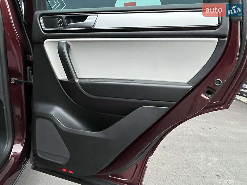 Внедорожник / Кроссовер Volkswagen Touareg 2016 в Виннице фото 22 Внедорожник / Кроссовер Volkswagen Touareg 2016 в Виннице