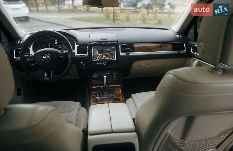 Внедорожник / Кроссовер Volkswagen Touareg 2011 в Ивано-Франковске