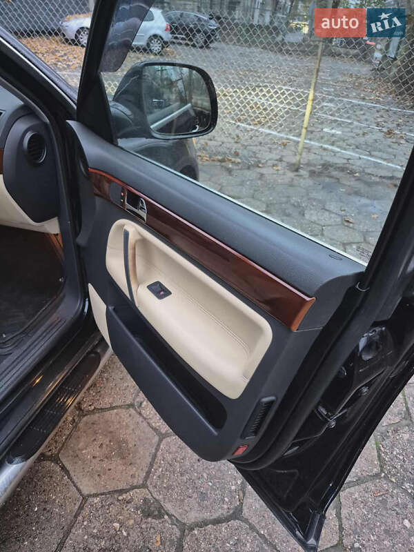 Внедорожник / Кроссовер Volkswagen Touareg 2008 в Львове