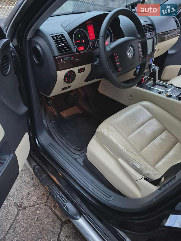 Внедорожник / Кроссовер Volkswagen Touareg 2008 в Львове