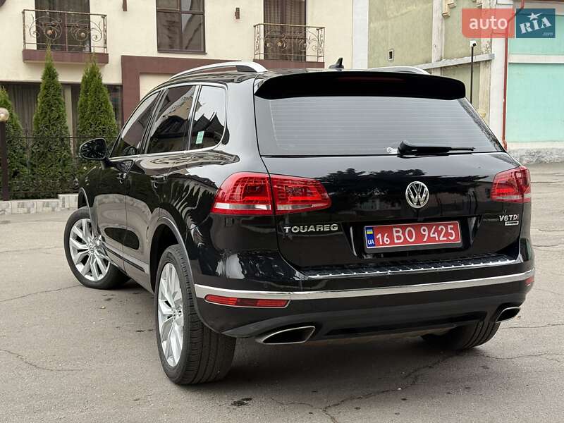 Внедорожник / Кроссовер Volkswagen Touareg 2016 в Виннице