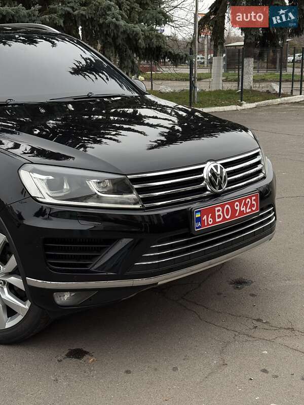 Внедорожник / Кроссовер Volkswagen Touareg 2016 в Виннице