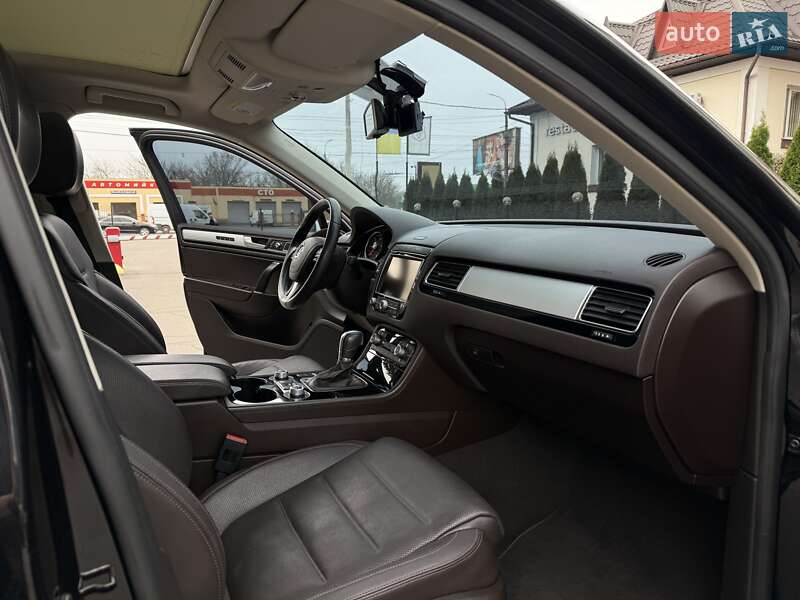 Внедорожник / Кроссовер Volkswagen Touareg 2016 в Виннице