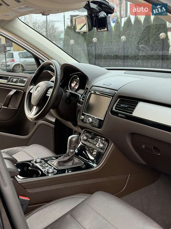 Внедорожник / Кроссовер Volkswagen Touareg 2016 в Виннице