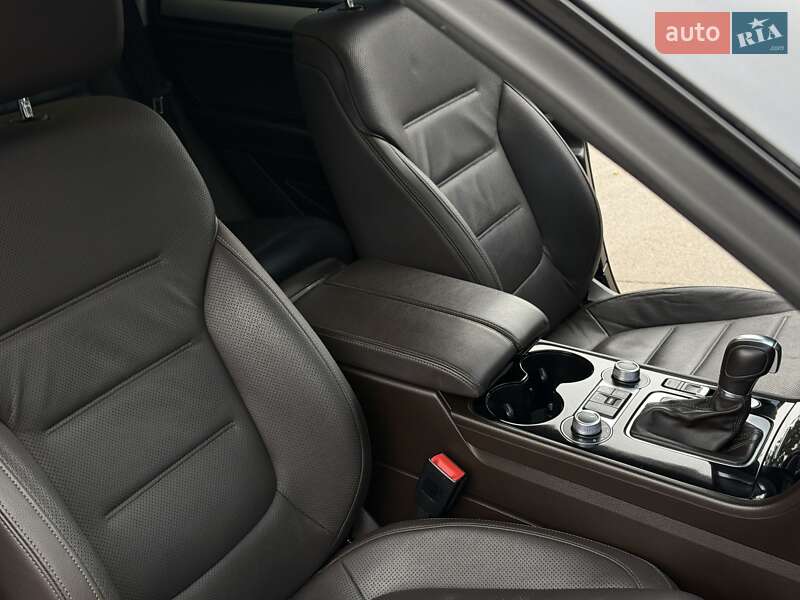 Внедорожник / Кроссовер Volkswagen Touareg 2016 в Виннице