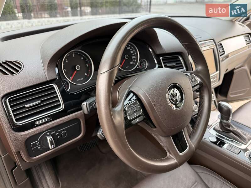 Внедорожник / Кроссовер Volkswagen Touareg 2016 в Виннице