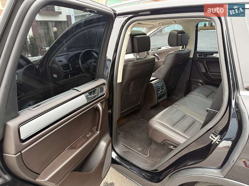 Внедорожник / Кроссовер Volkswagen Touareg 2016 в Виннице